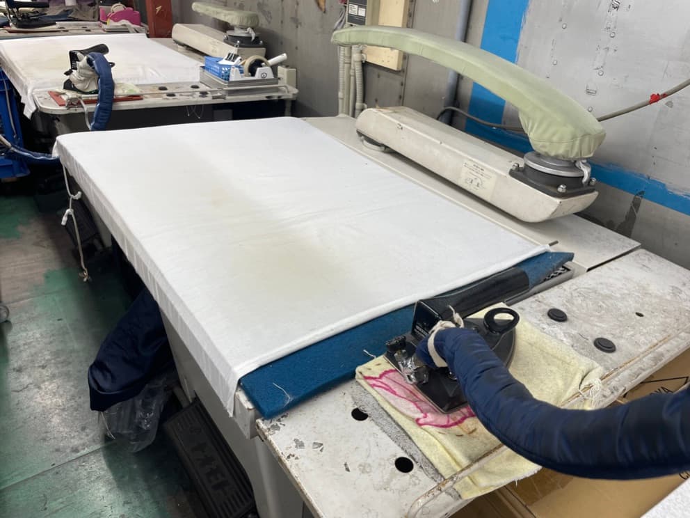 プレス加工の作業台